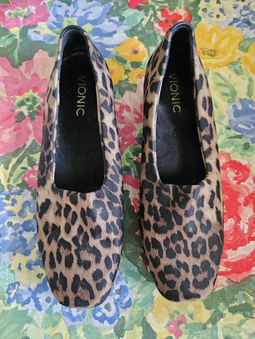 Vionic Powell Leopard Print Flats Size 7.5